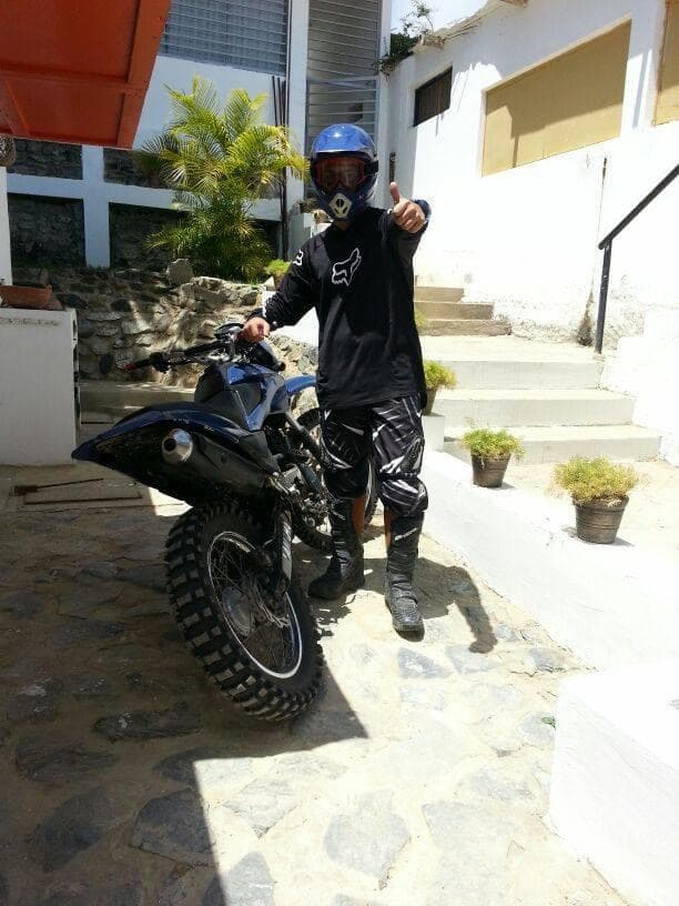 Apmstone en una salida de motocross